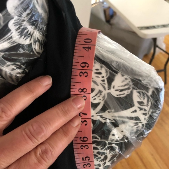 Express  large V neck w/attached sheer scarf that can be tied or wrapped NWOT - Picture 8 of 14